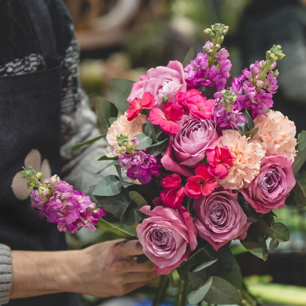 male-florist-makinf-colorful-flower-bouquet
